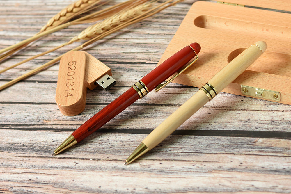 מארז מתנה לעובד עט יוקרתי ודיסק-און-קי עם חריטה בהתאמה אישית